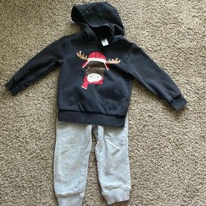 Carter’s 2T sweatsuit set.